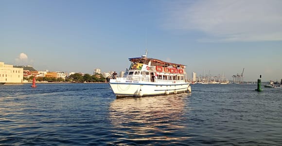 Magical Cartagena: Panoramic sightseeing tour by chiva bus + Bay tour and open bar