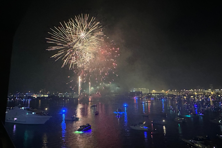 Miami: New Years Eve Fireworks Cruise on Biscayne Bay