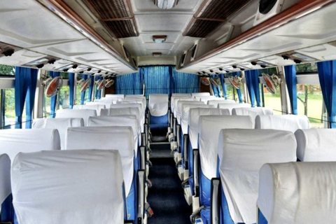 Serviço de ônibus turístico: Kathmandu para Chitwan ou Chitwan para KTM