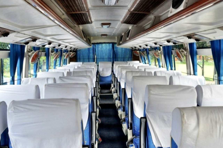 Serviço de ônibus turístico: Kathmandu para Chitwan ou Chitwan para KTM