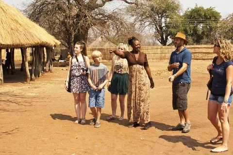 Victoria Falls: Cultural Tour with Traditional Food Tasting