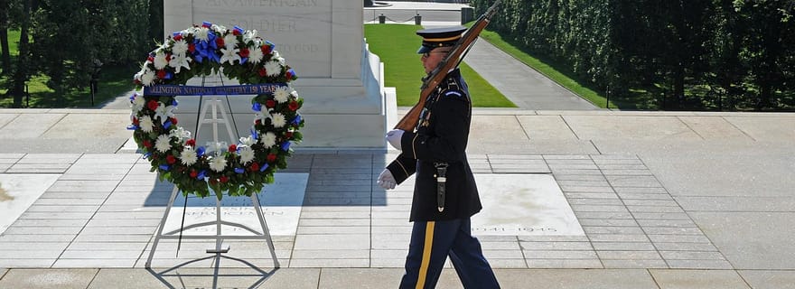 Cimetière d'Arlington et cérémonie de la garde avec le mémorial de l'Iowa Jima