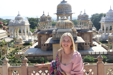 Jaipur: Private Mobile Photoshoot at Gaitore Cenotaphs