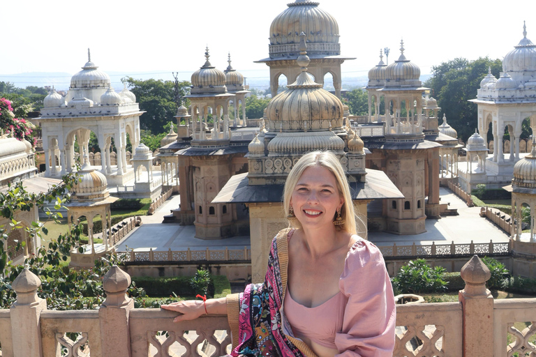 Jaipur: Private Mobile Photoshoot at Gaitore Cenotaphs
