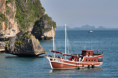 Krabi: Sunset Dinner Cruise & Swimming by Luxury Junk Boat
