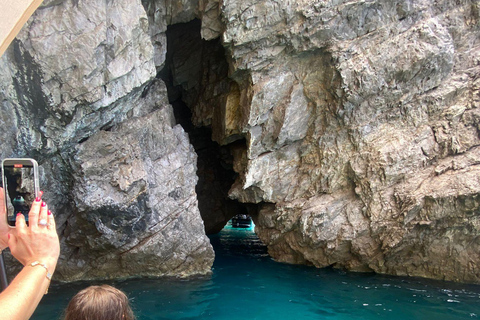 Capri: Secret Corners Boat Tour with Local Skipper