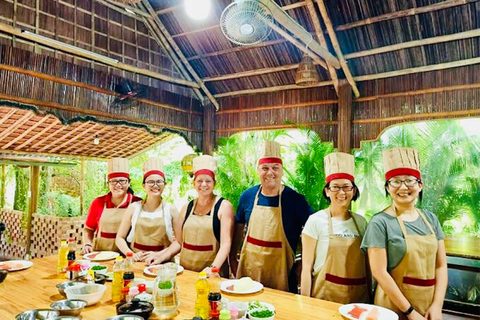 Hoi An/Da Nang: Passeio pelo mercado, passeio de barco e aula de culináriaPasseio com traslados do hotel em Hoi An