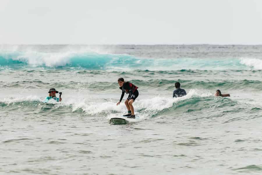 Oahu: Anfängerfreundlicher Waikiki Beach Surfing Kurs. Foto: GetYourGuide Oahu: Anfängerfreundlicher Waikiki Beach Surfing Kurs. Foto: GetYourGuide