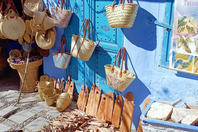 Au départ de Fès : Chefchaouen Excursion d&#039;une journée avec chauffeur pour un groupe de 8 personnes