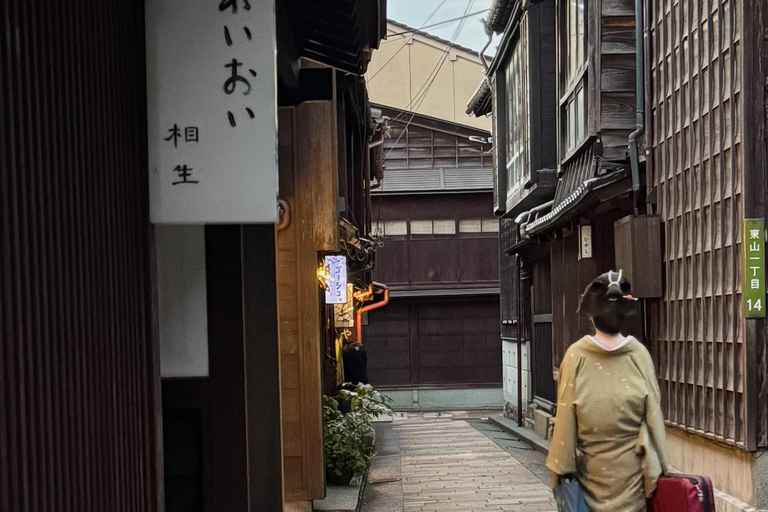 Kanazawa Wagashi Making, Kaiseki, Geisha & Samurai All Tour