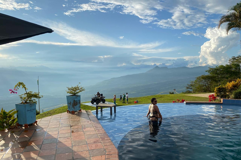Medellín: Horseback Riding, Glamping, & Finca 360° view Stay