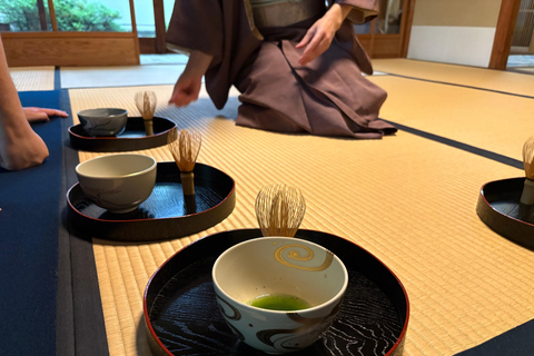 Kyoto: Casual Tea Ceremony in 100 year old Kyoto house Nederlands: Casual Tea Ceremony in 100 year old Kyoto house