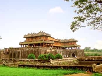 Hue: Private Tour by Car with Driver