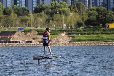 Seoul: Efoil Experience in Han River E-foiling experience