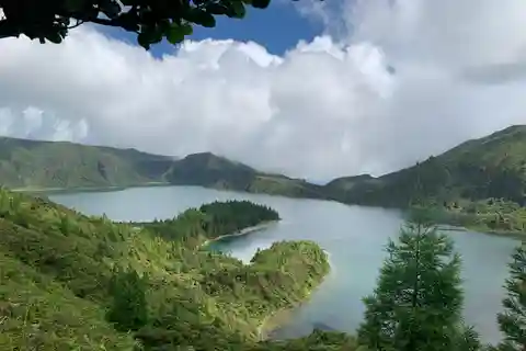 São Miguel: Lagoa do Fogo Adventure & South Coast Escape