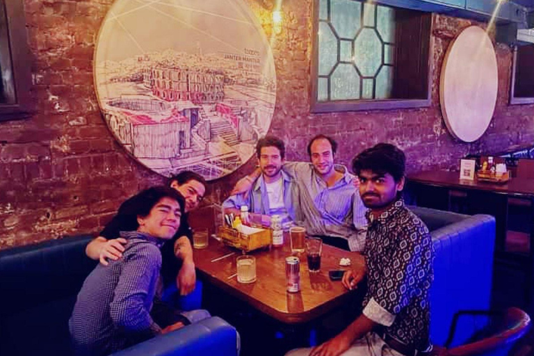 Experiencia guiada de pubs en Delhi: camina, bebe y repiteExperiencia guiada por los pubs de Delhi: camina, bebe y repite