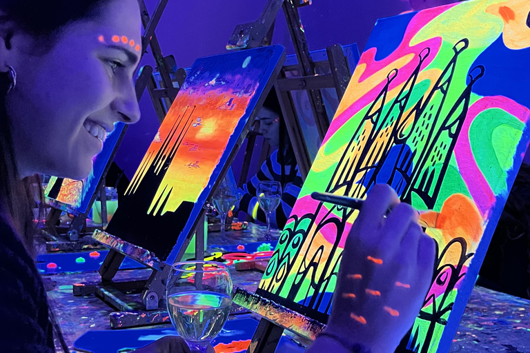 Madrid: Wine Gogh Glow Academy Paint and Sip Classes