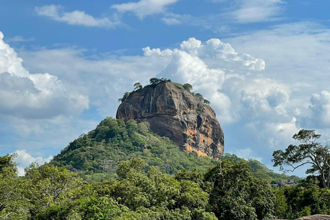 Private SUV Tour from Kandy to the Ancient Sigiriya Rock