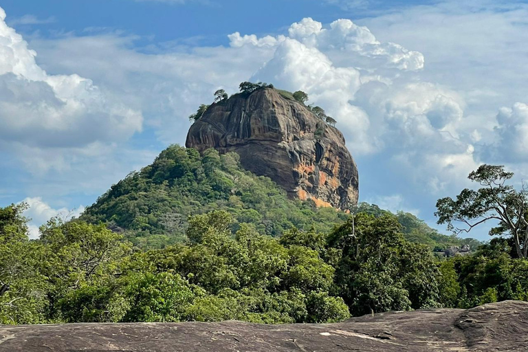 Private SUV Tour from Kandy to the Ancient Sigiriya Rock