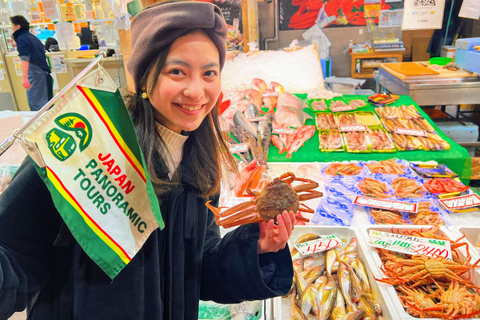 Discover Kanazawa: Market, Castle & Garden walk with a Local