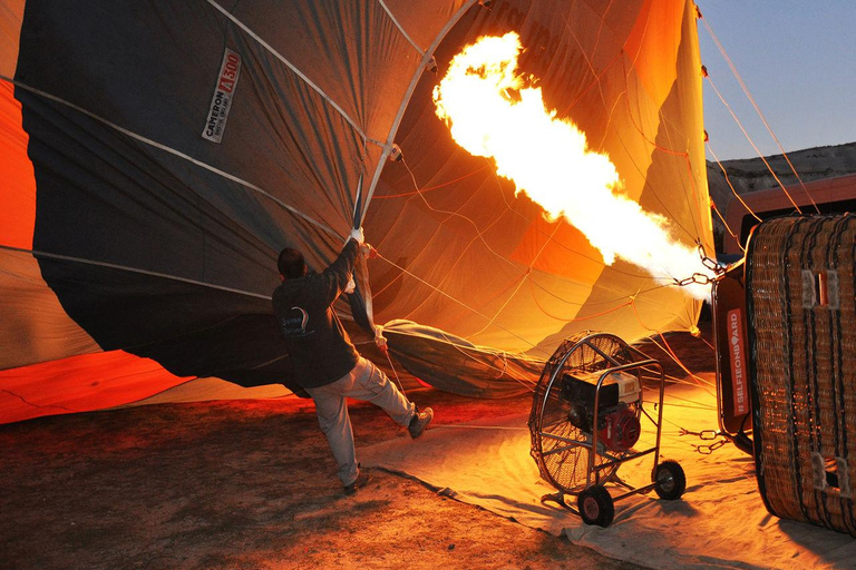 Capadocia : Viaje en globo aerostático con champán y desayuno