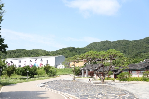 Vanuit Seoul: Klassieke K-Drama Dae Jang Geum Park TourGroepsrondleiding met trefpunt bij Hongik Univ. Uitgang 8