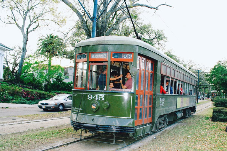 GARDEN DISTRICT / LAFAYETTE CEMETERY #1 TOUR