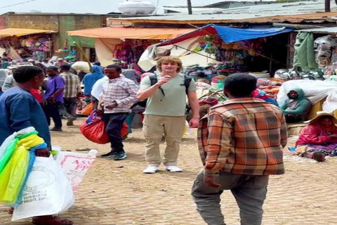 Addis Ababa: Walking Tour with Adwa Museum & Mercato
