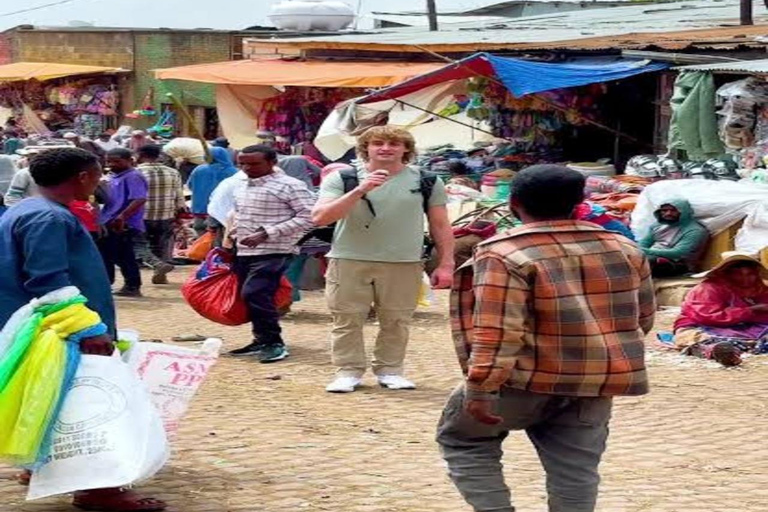 Addis Ababa: Walking Tour with Adwa Museum & Mercato
