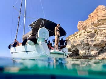 Cagliari: Sailing Tour with Snorkeling, and Prosecco Toast