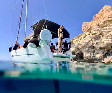 Cagliari: Sailing Tour with Snorkeling, and Prosecco Toast