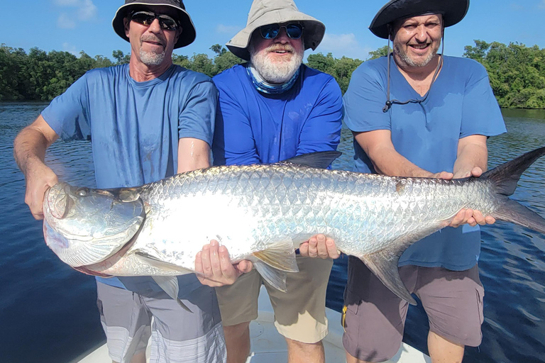 San Juan: Tarpon Fishing Charter with Guide