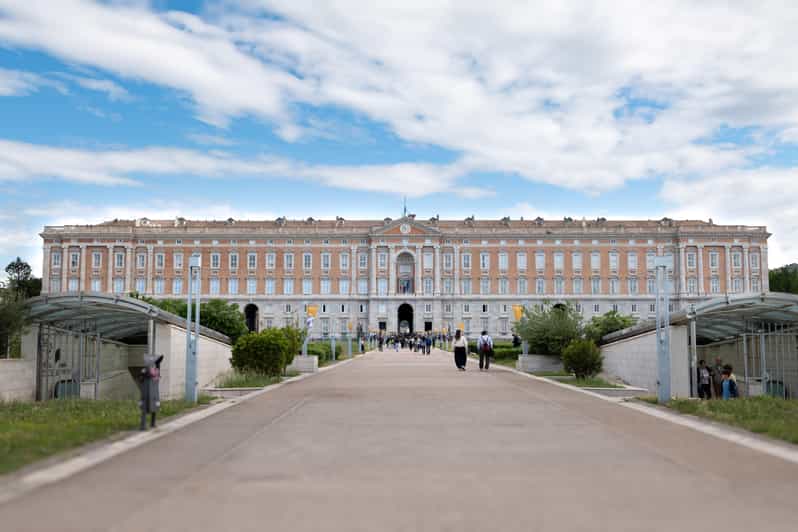 Экскурсия с гидом по Королевскому дворцу Казерты: знакомство с Королевским дворцом и садами