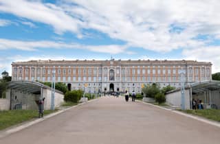 Führung durch das Schloss Caserta UNESCO und Eintritt in die Englischen Gärten