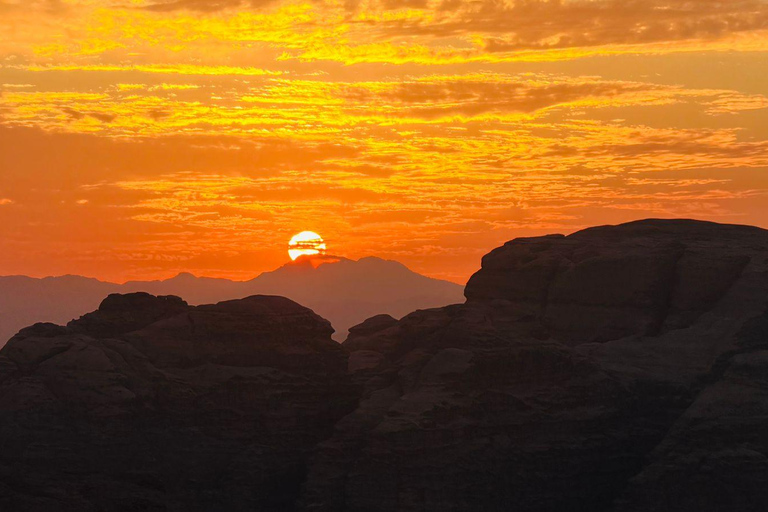 Wadi Rum: Adventure Tour with Photographer and Sunset Point