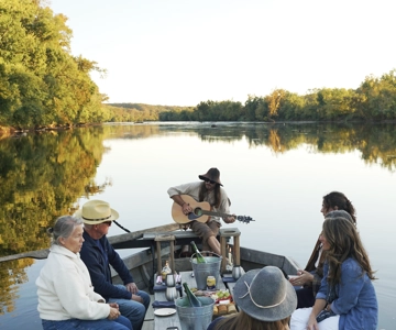 Charlottesville: James River Cruise with Music and Food