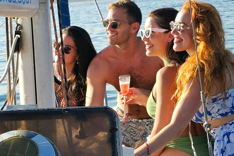 Rio de Janeiro: Sailing Sunset Tour with Snacks and Drinks