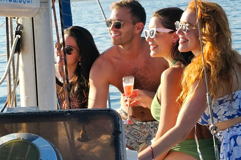 Rio de Janeiro: Sailing Sunset Tour with Snacks and Drinks