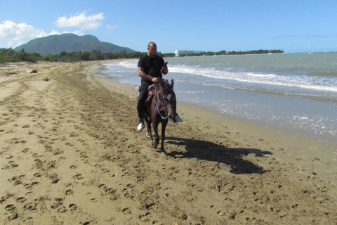 Puerto Plata: Horseback Tour of the Beach and Local Community