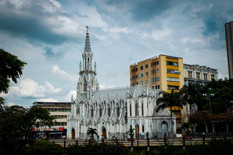 Cali: Flavors and Secrets Walking Tour with Drinks