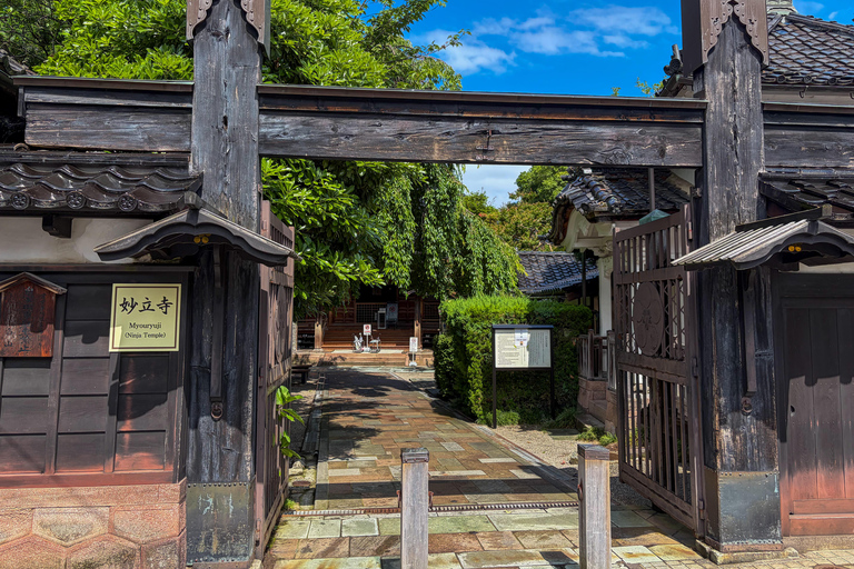 Kanazawa: Private Wish Ritual & Ninja Temple Walking Tour