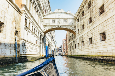 Venedig: Privat gondoltur längs Canal GrandePrivat 30-minuters ikonisk Grand Canal Gondola Ride