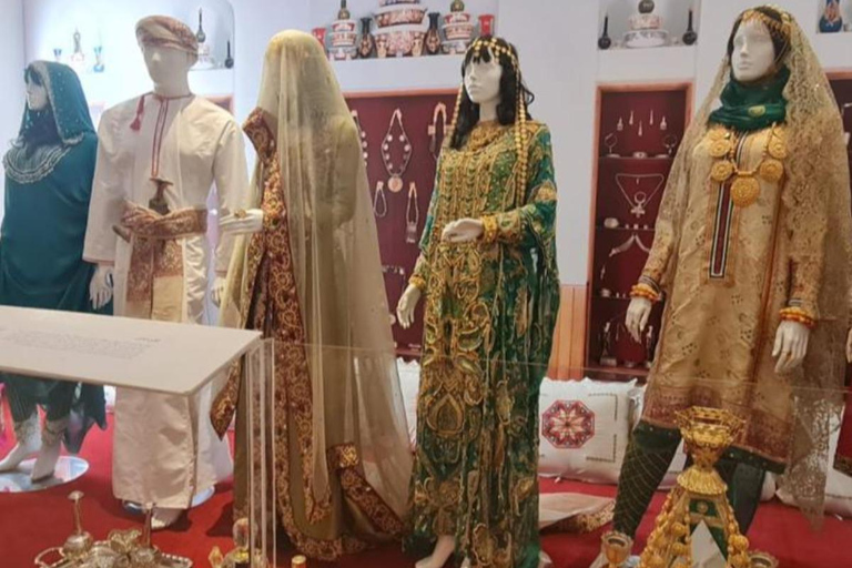 Muscat: Private Shopping Tour with Hotel Pickup