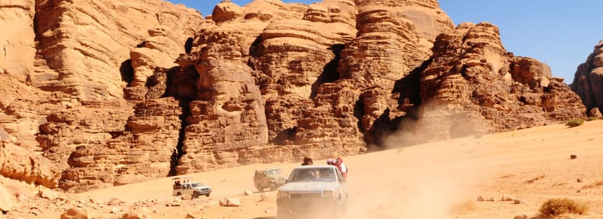 Aqaba : Transfert en voiture privée avec safari en jeep dans le Wadi Rum