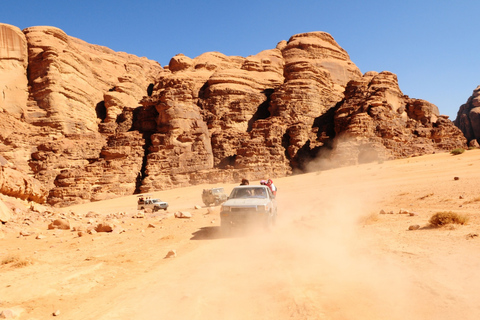 Akaba: Prywatny transfer samochodem z safari jeepem w Wadi Rum