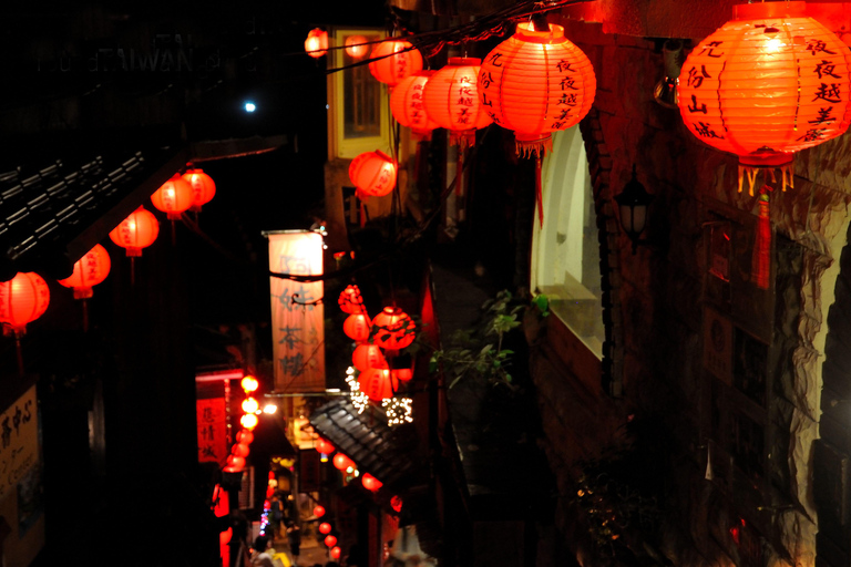 Jiufen: traslado privado de ida y vuelta a la ciudad de TaipeiJiufen: traslado privado a la ciudad de Taipei - Furgoneta