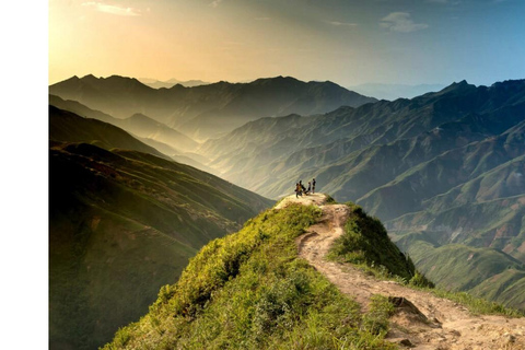Crossing: 2-Day Moc Chau and Ta Xua Tour