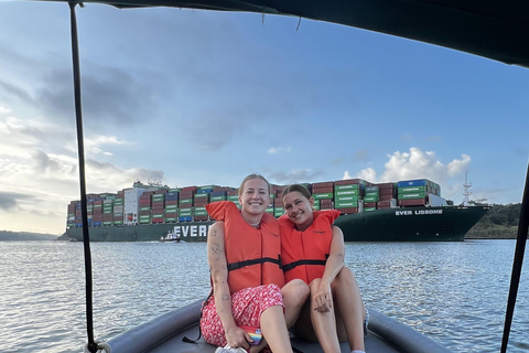 Tour por el canal de Panamá, las nuevas esclusas y la isla de los monosDesde Westin o Dreams Playa Bonita