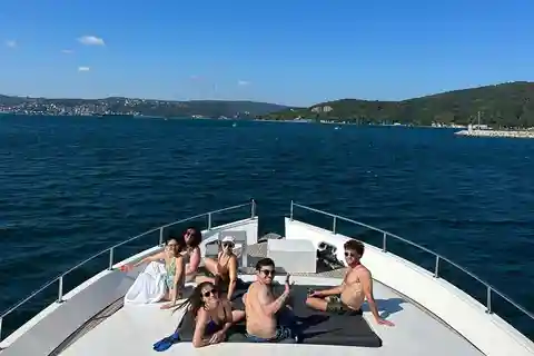 Istanbul: Bosporen Privat guidad yachtkryssning med snacks