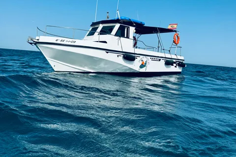 Benalmadena : Excursion en bateau privé avec boissons et collations